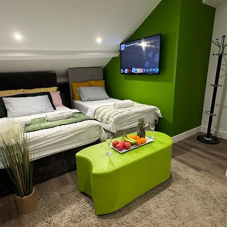 Southgate Luxury Apartments Elland Exteriör bild