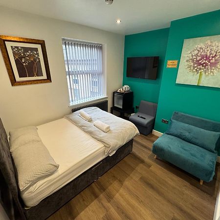 Southgate Luxury Apartments Elland Exteriör bild