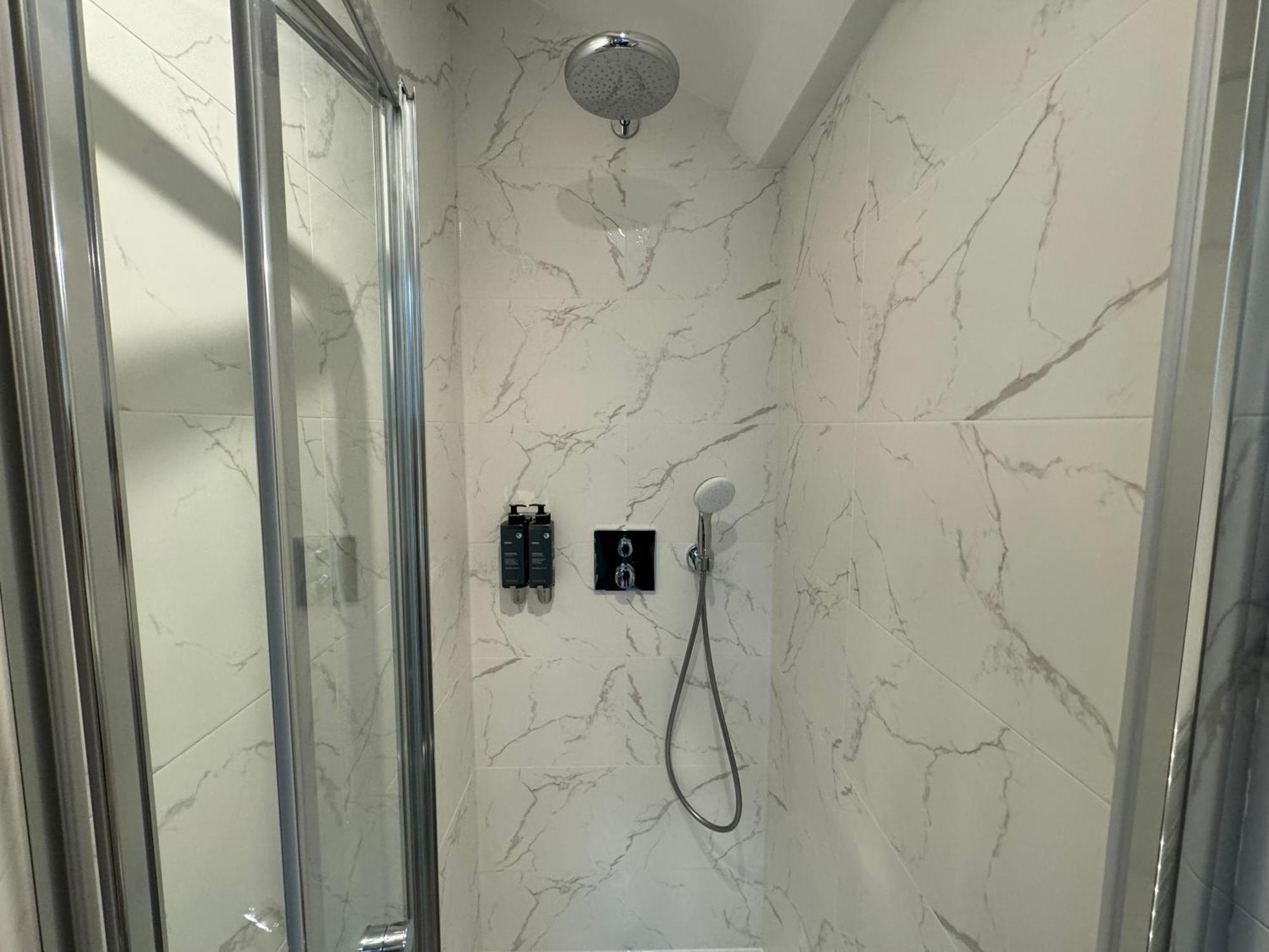 Southgate Luxury Apartments Elland Exteriör bild