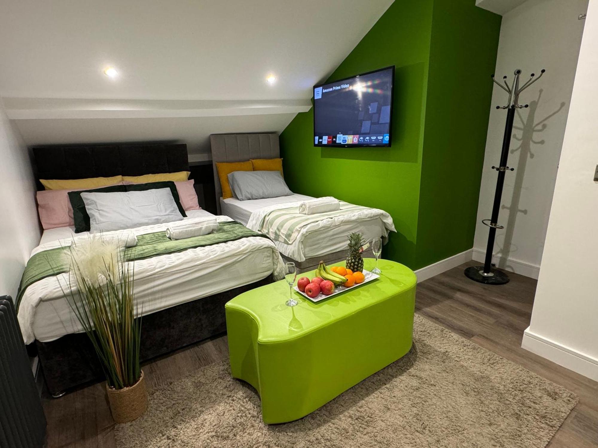 Southgate Luxury Apartments Elland Exteriör bild