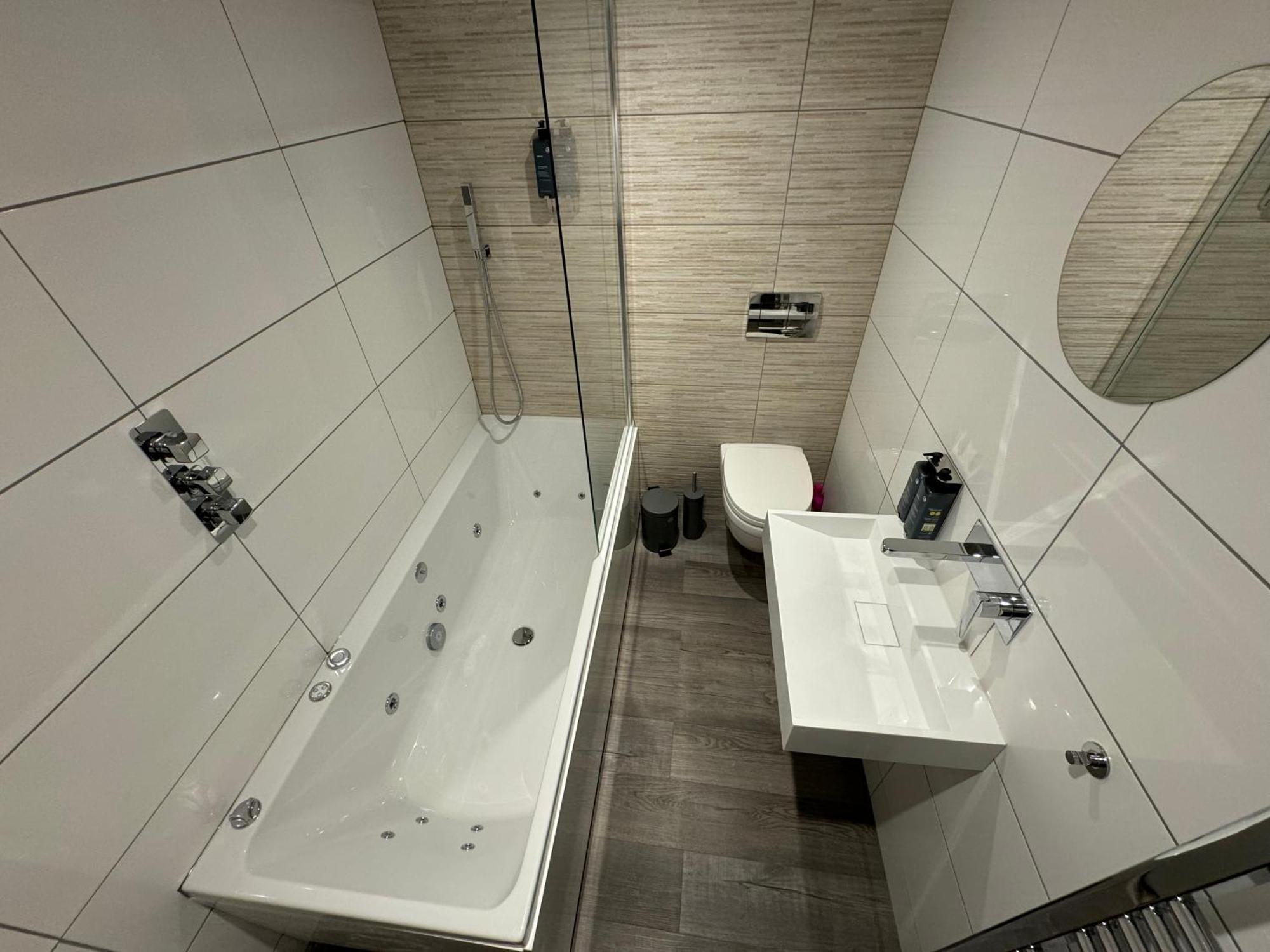 Southgate Luxury Apartments Elland Exteriör bild