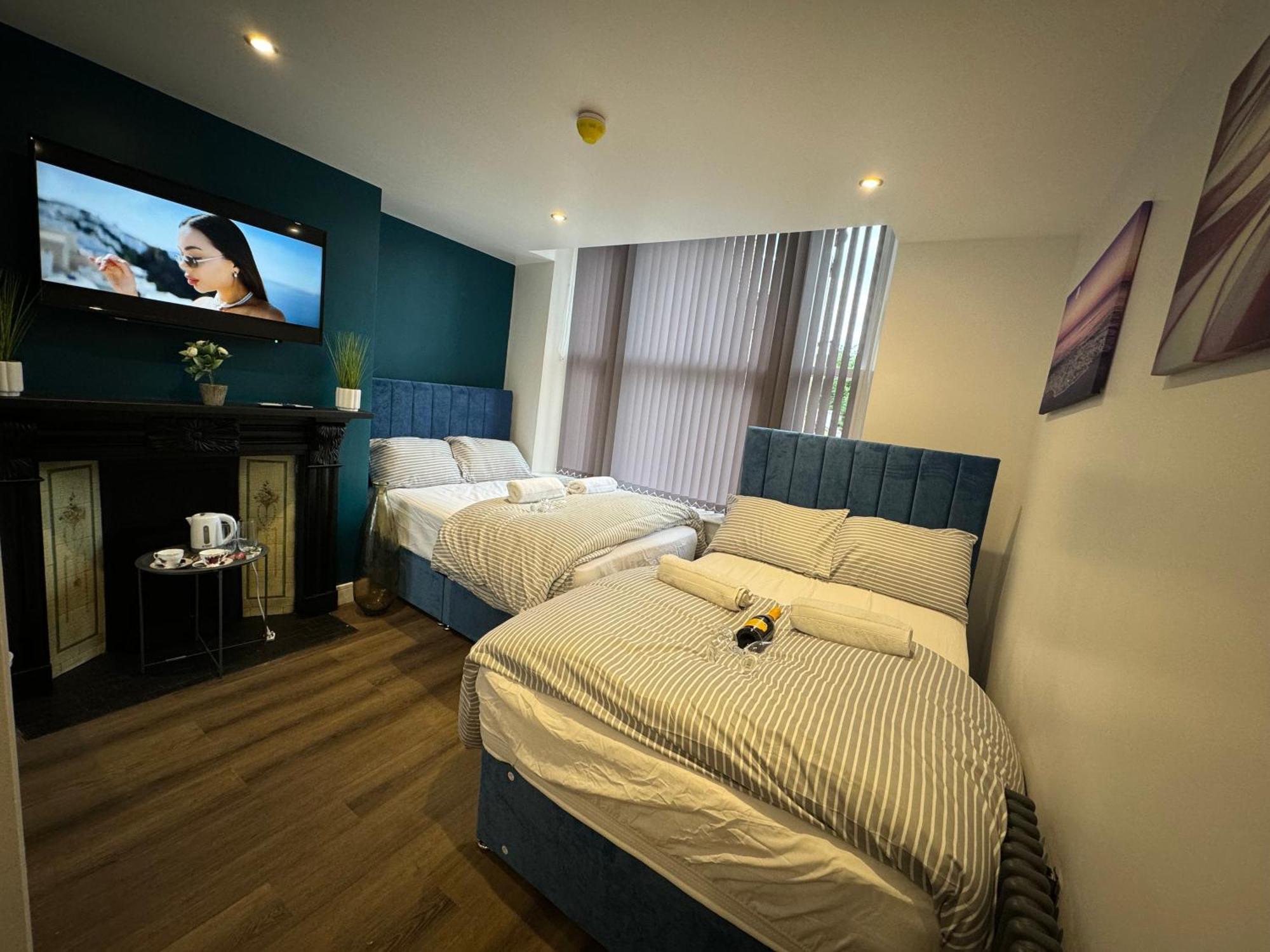 Southgate Luxury Apartments Elland Exteriör bild