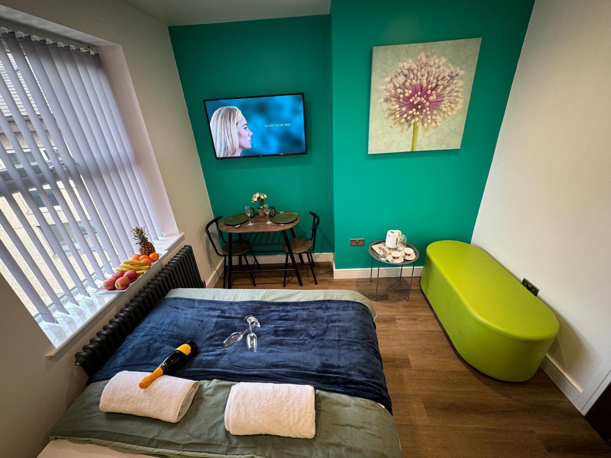 Southgate Luxury Apartments Elland Exteriör bild