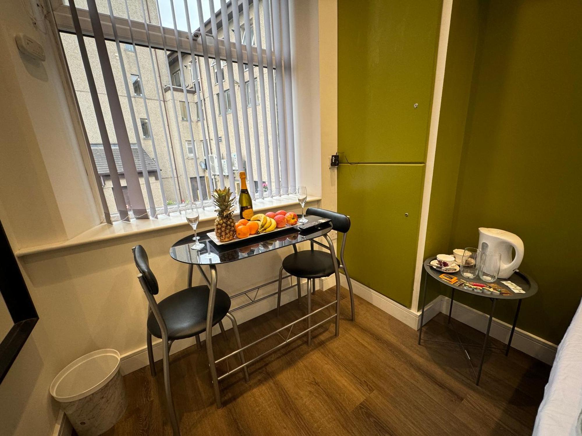Southgate Luxury Apartments Elland Exteriör bild