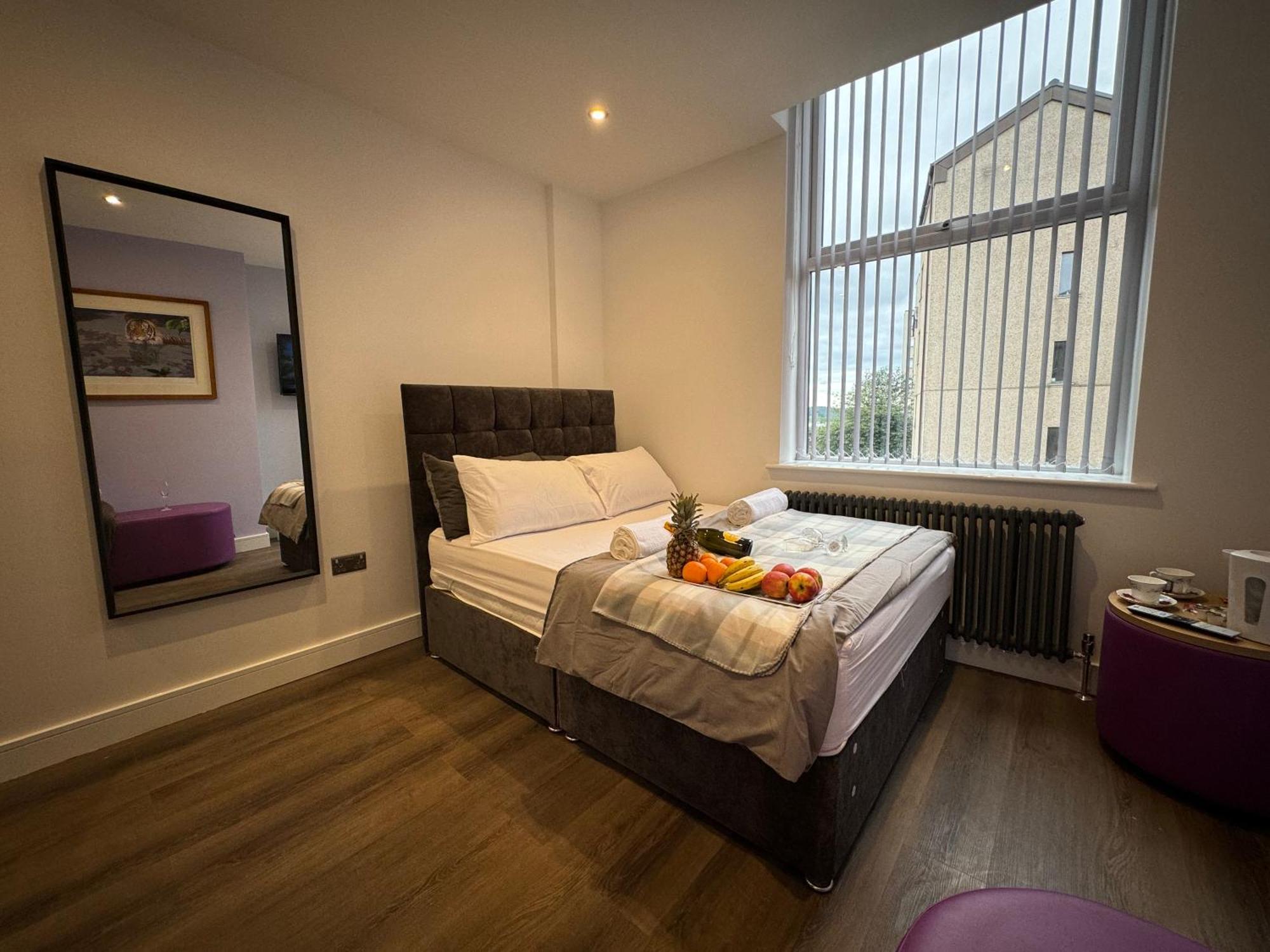 Southgate Luxury Apartments Elland Exteriör bild