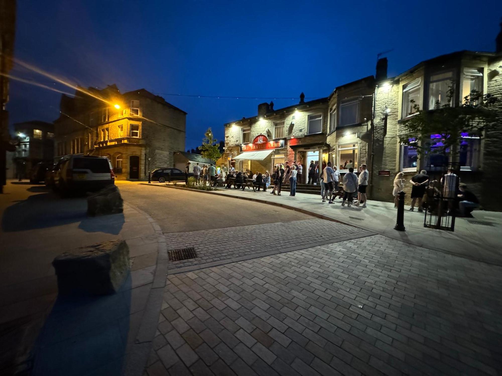 Southgate Luxury Apartments Elland Exteriör bild
