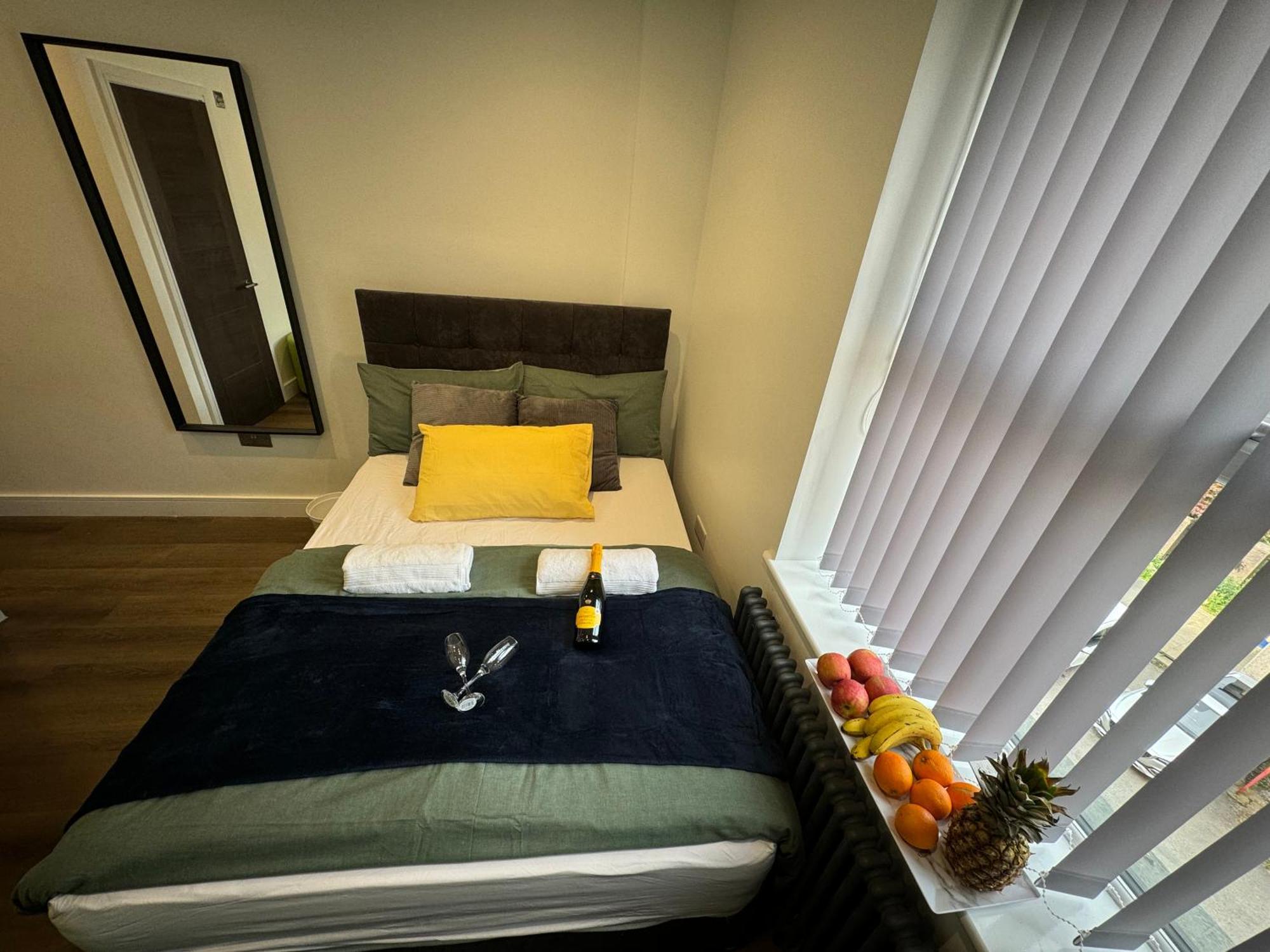 Southgate Luxury Apartments Elland Exteriör bild