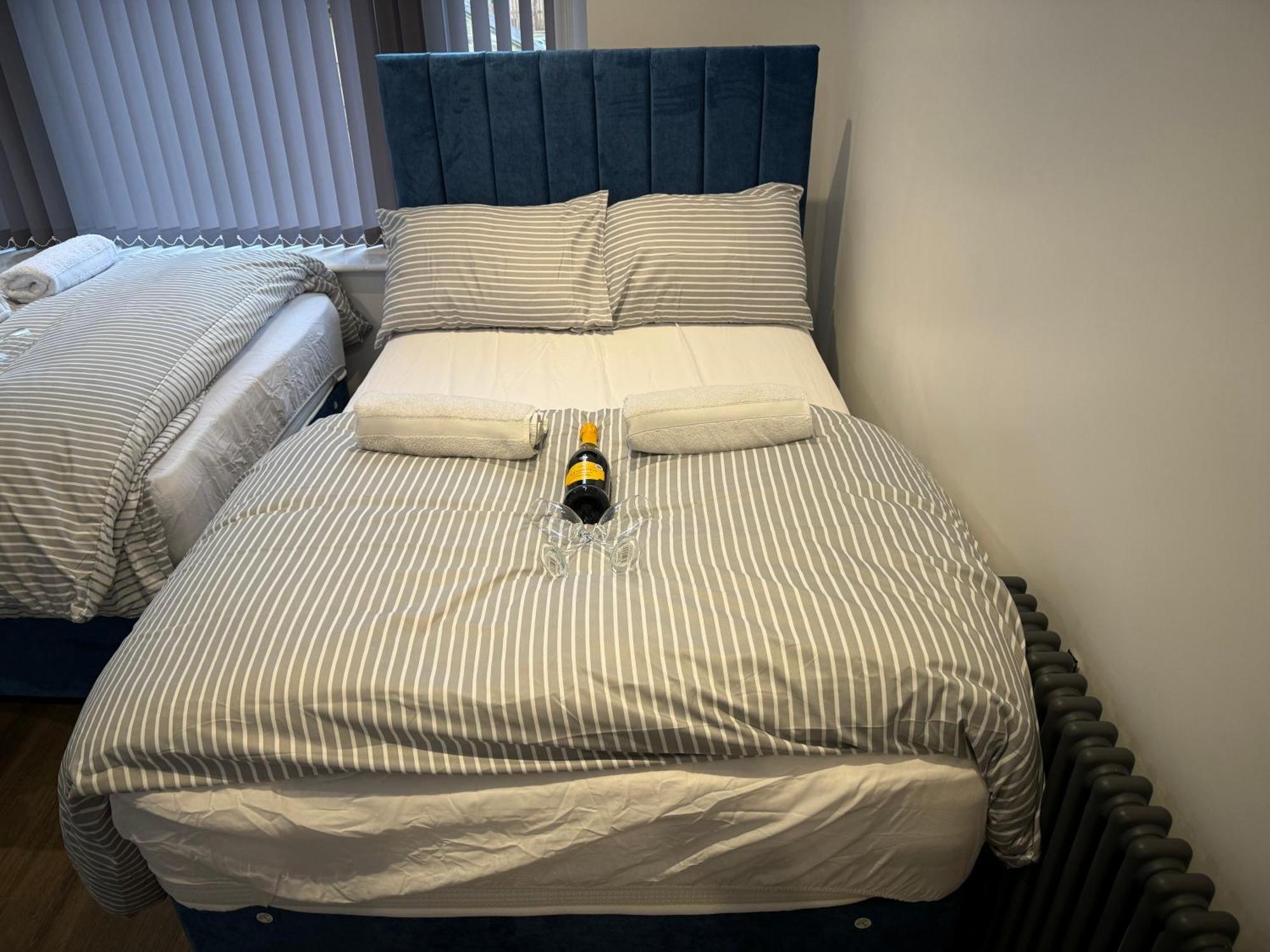 Southgate Luxury Apartments Elland Exteriör bild