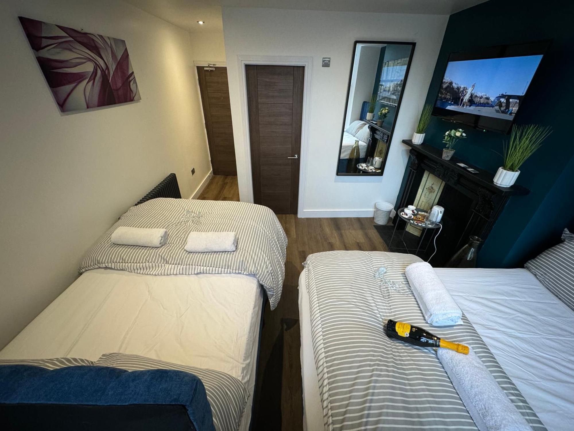 Southgate Luxury Apartments Elland Exteriör bild