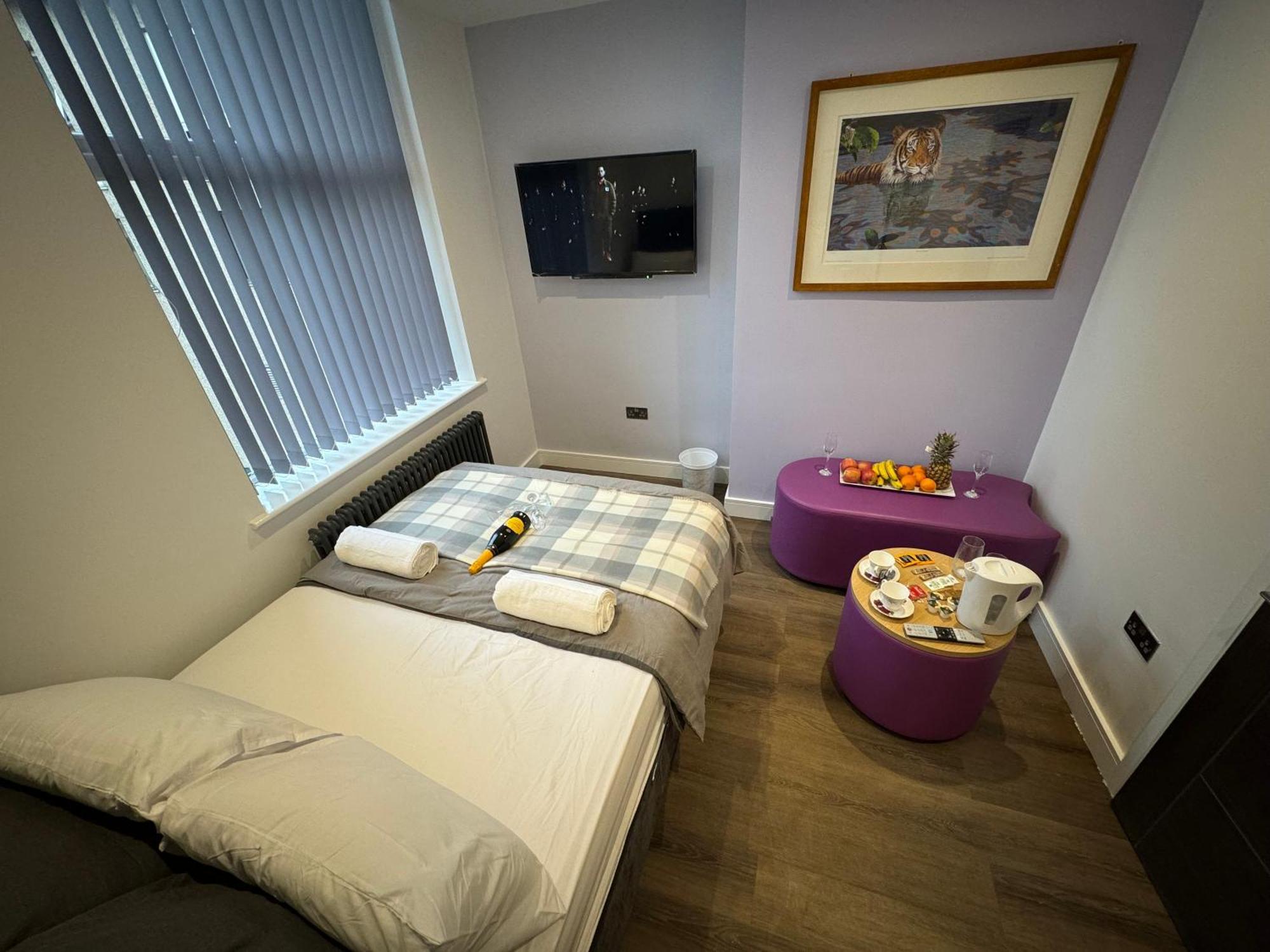 Southgate Luxury Apartments Elland Exteriör bild