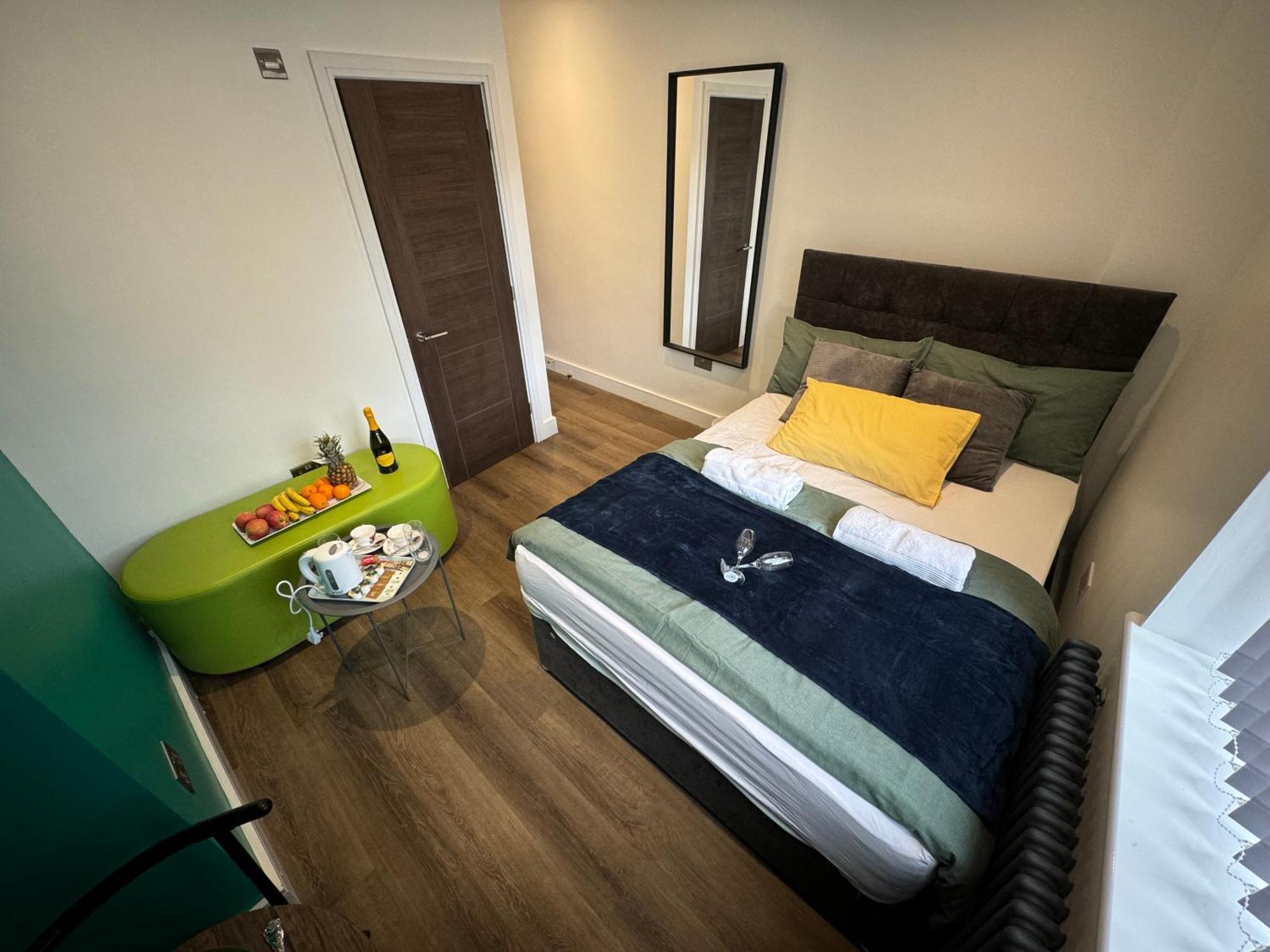 Southgate Luxury Apartments Elland Exteriör bild