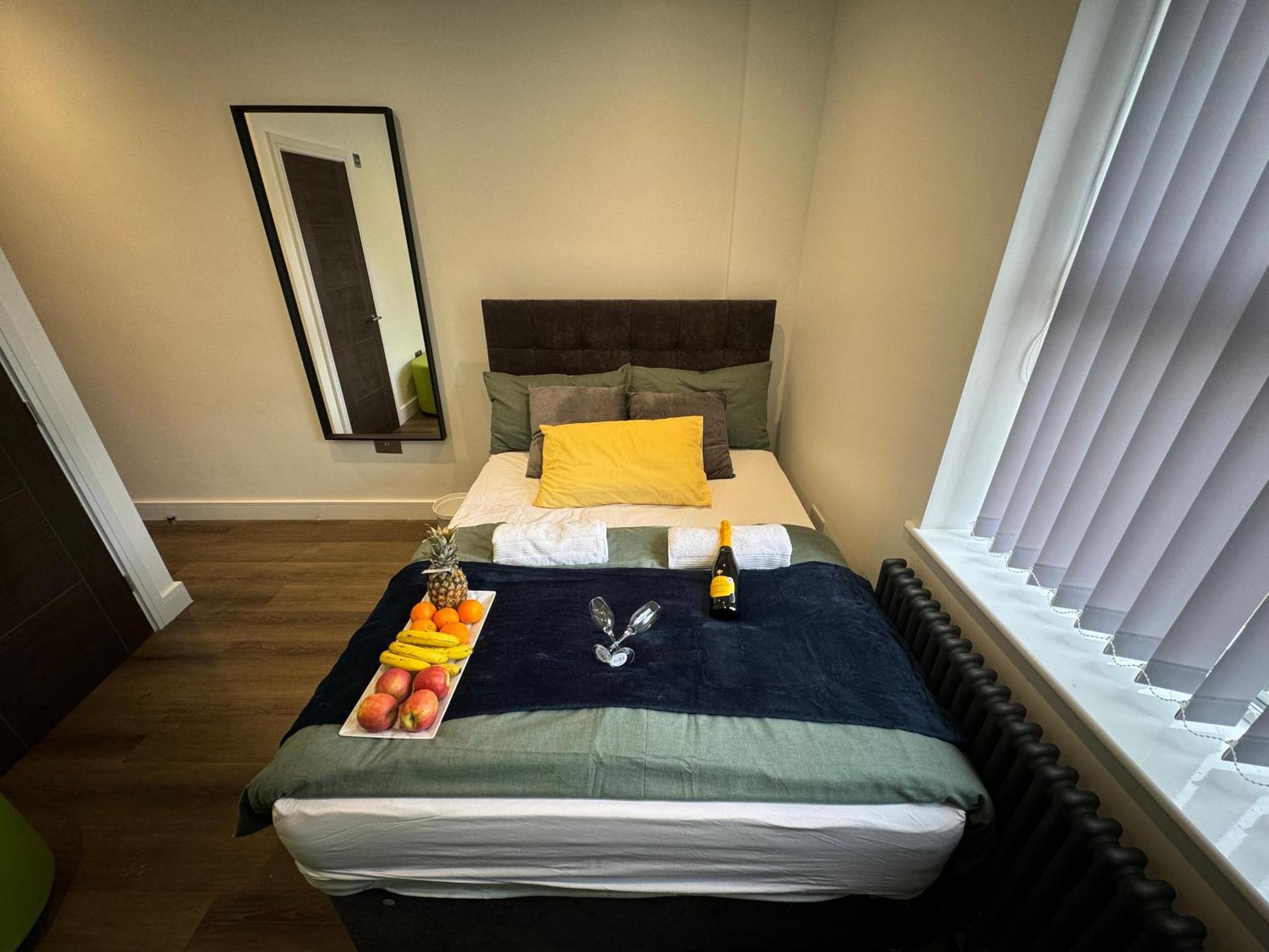 Southgate Luxury Apartments Elland Exteriör bild