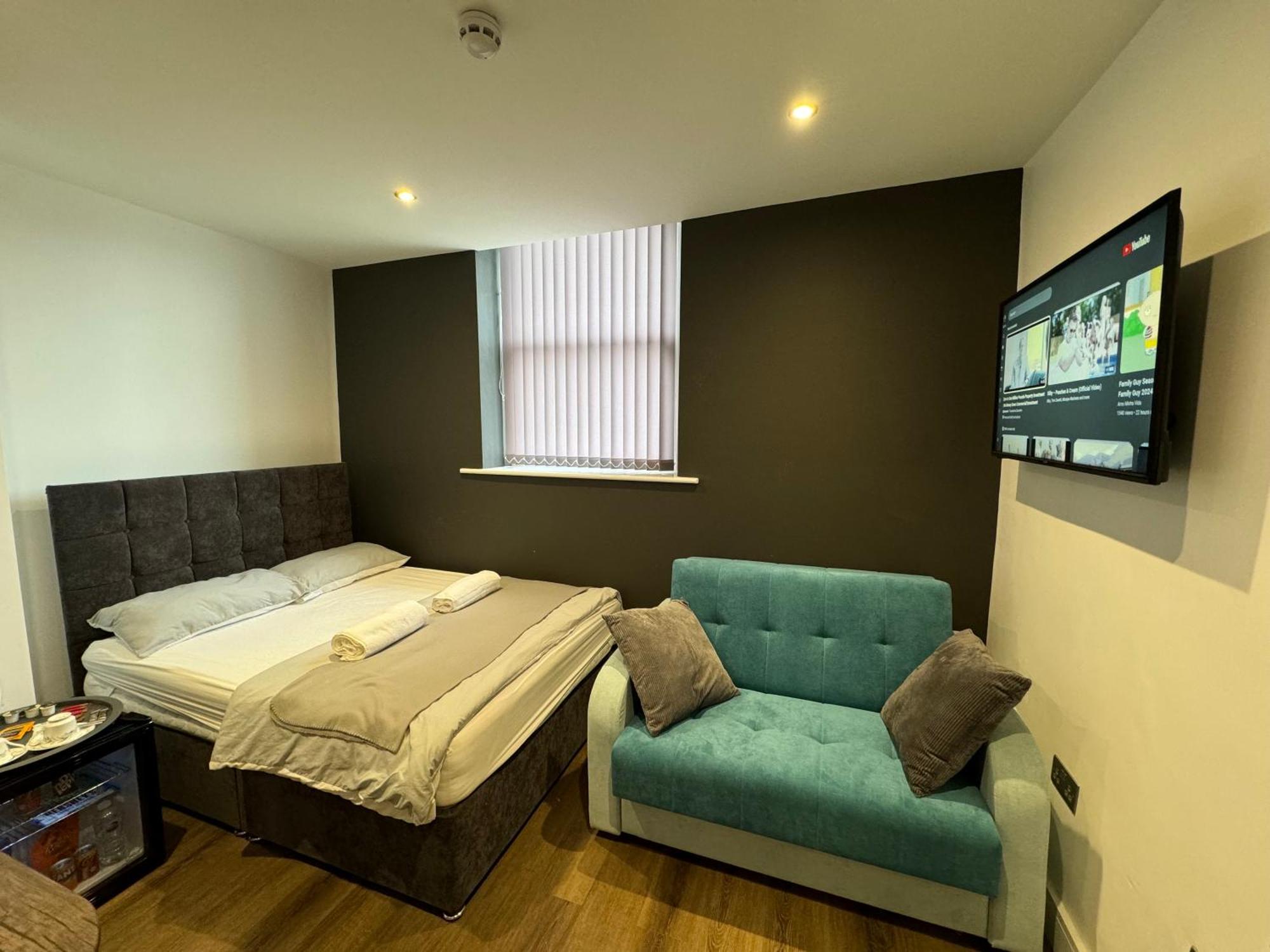Southgate Luxury Apartments Elland Exteriör bild