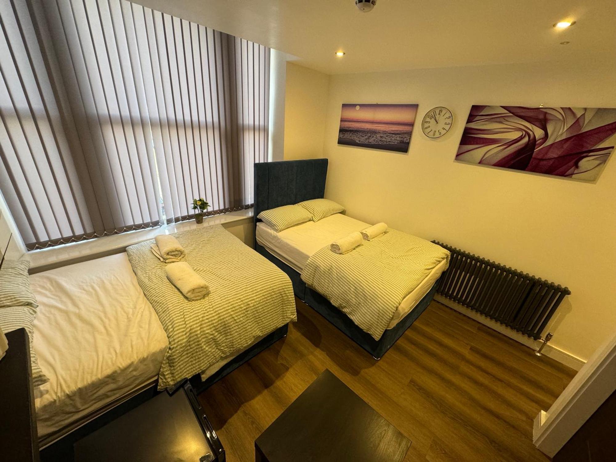 Southgate Luxury Apartments Elland Exteriör bild